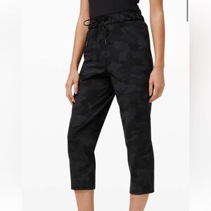 Lululemon Stretch High Rise Crop 23" size 4 camo